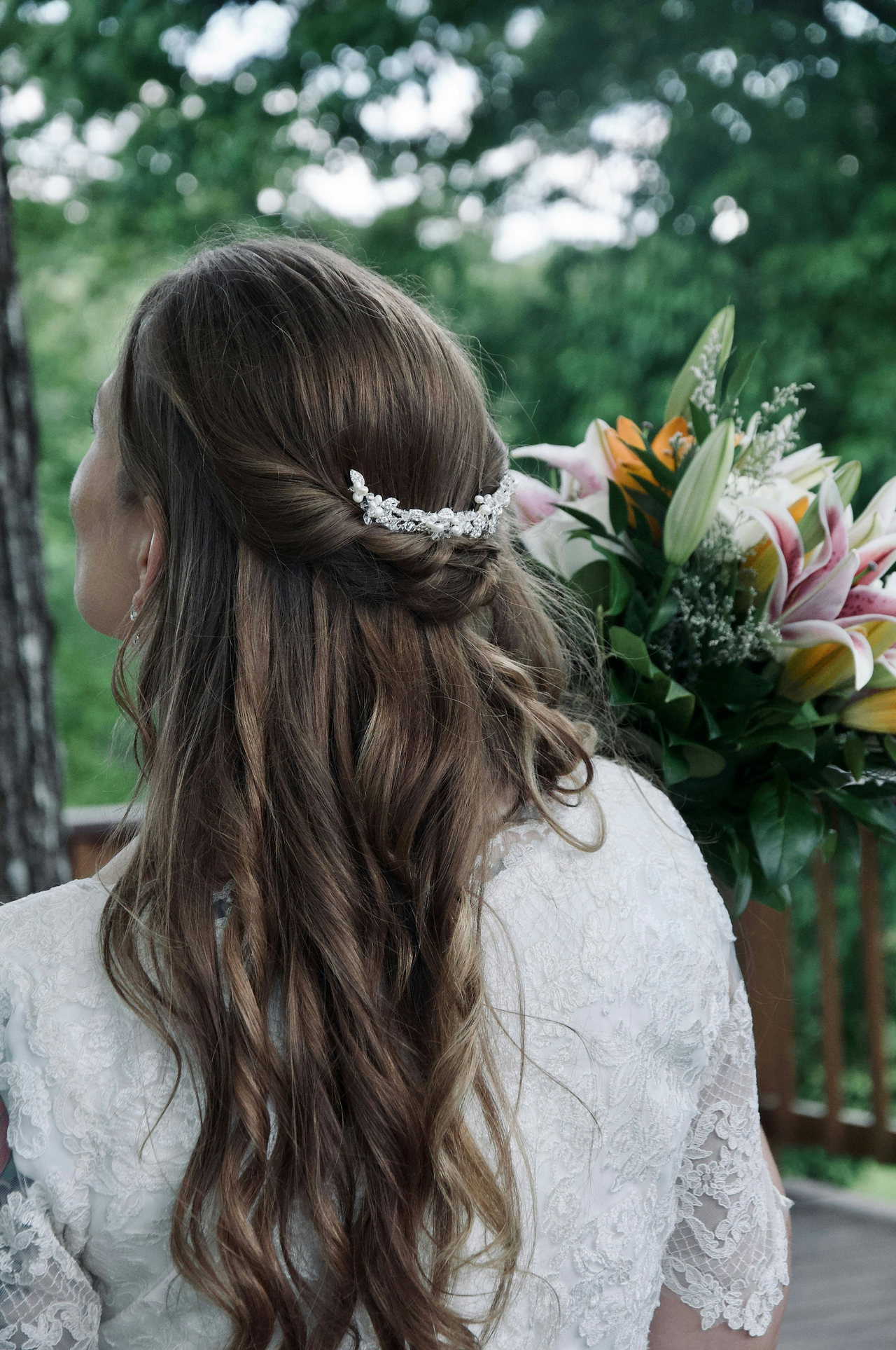 wedding hair flowers-7sYCjlEHHcY-unsplash