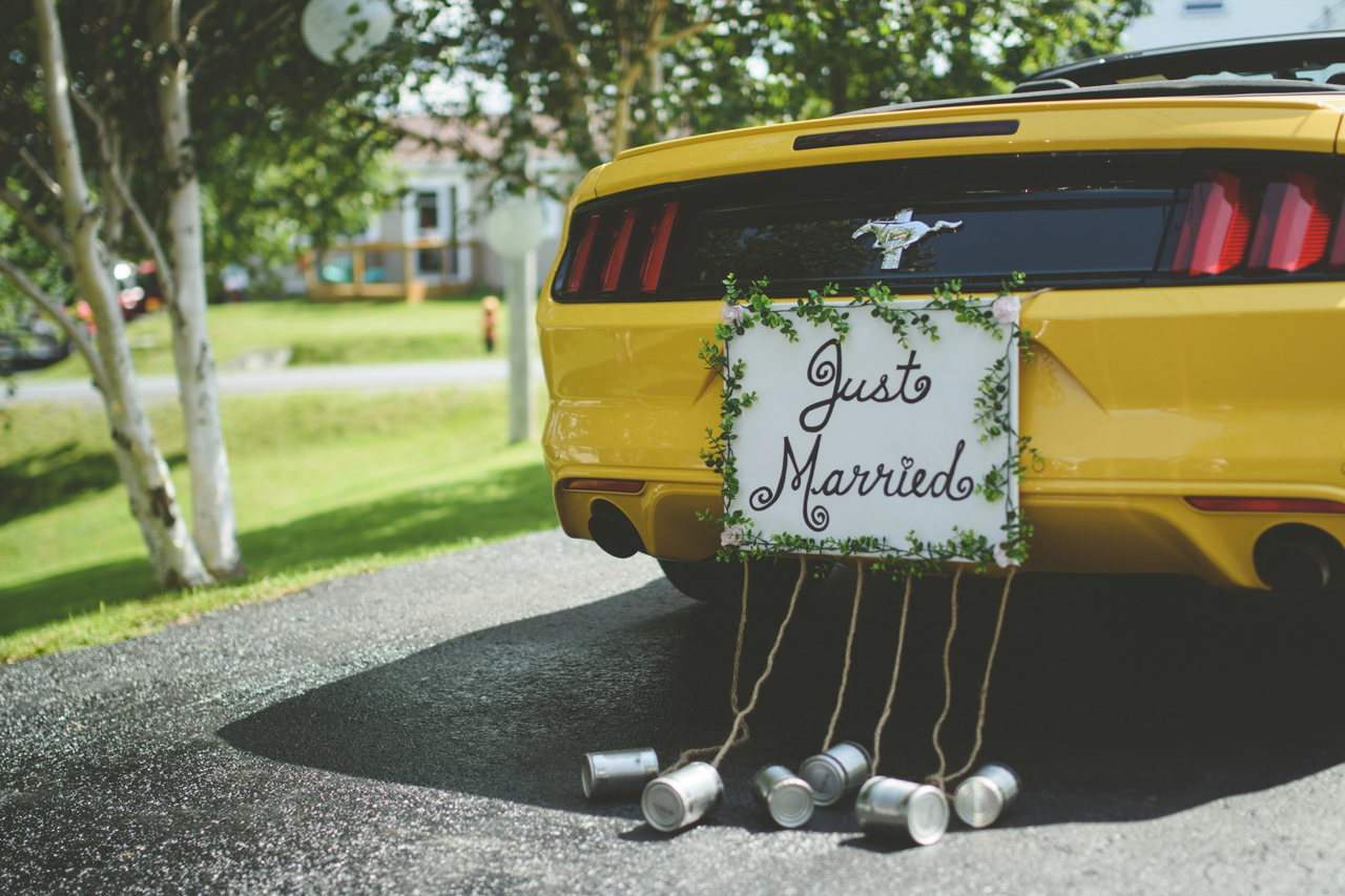 car wedding can-qxemGNRN7qU-unsplash