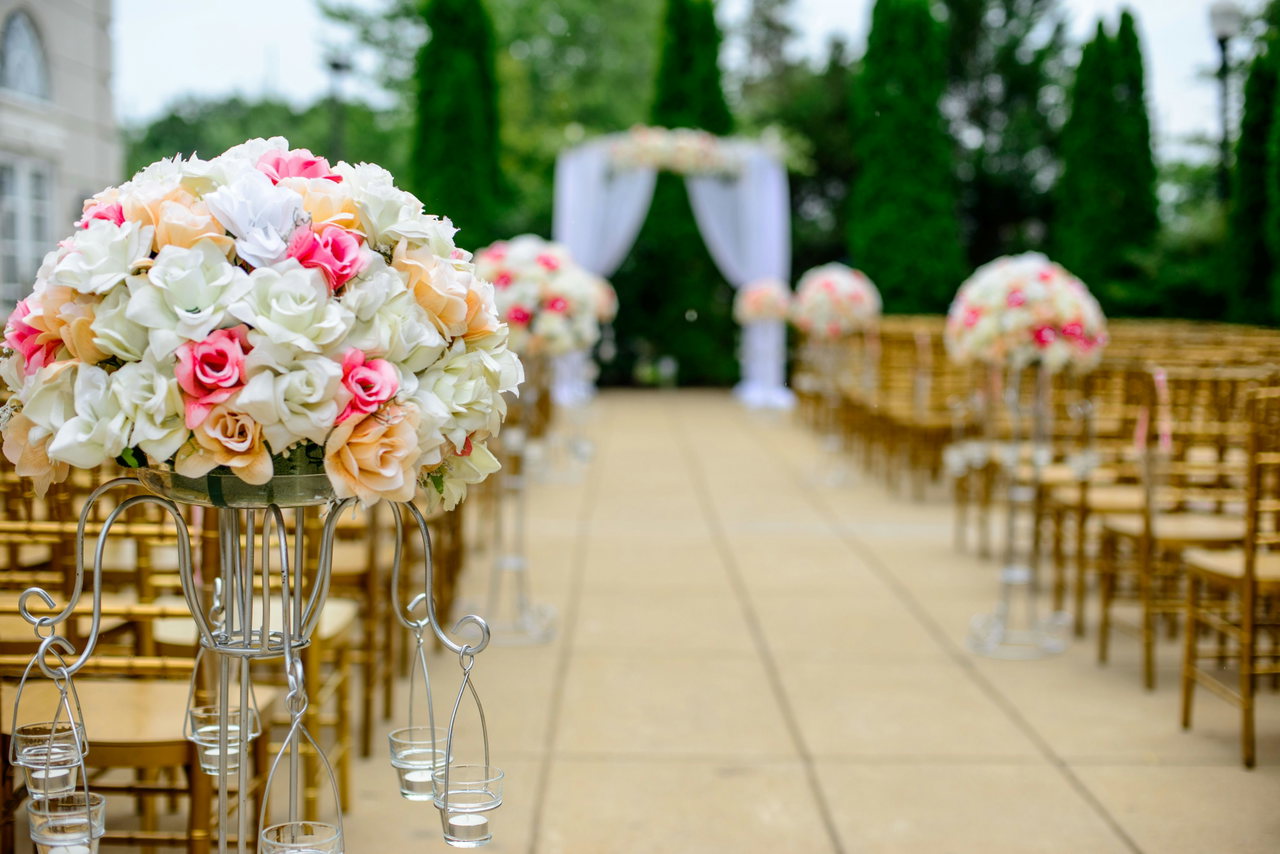 wedding flowers-fJzmPe-a0eU-unsplash