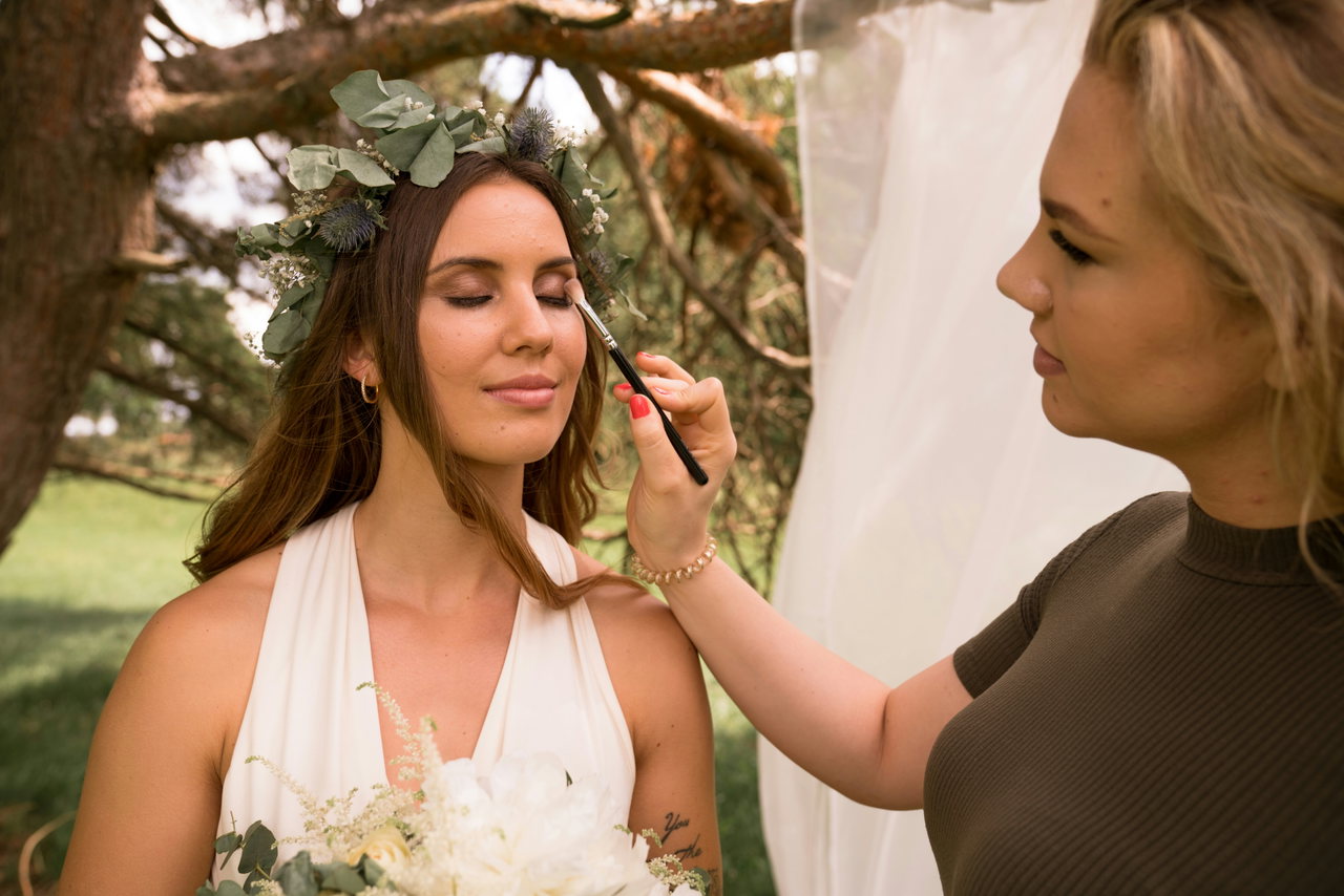 wedding make up-nsHFk_W2KnU-unsplash