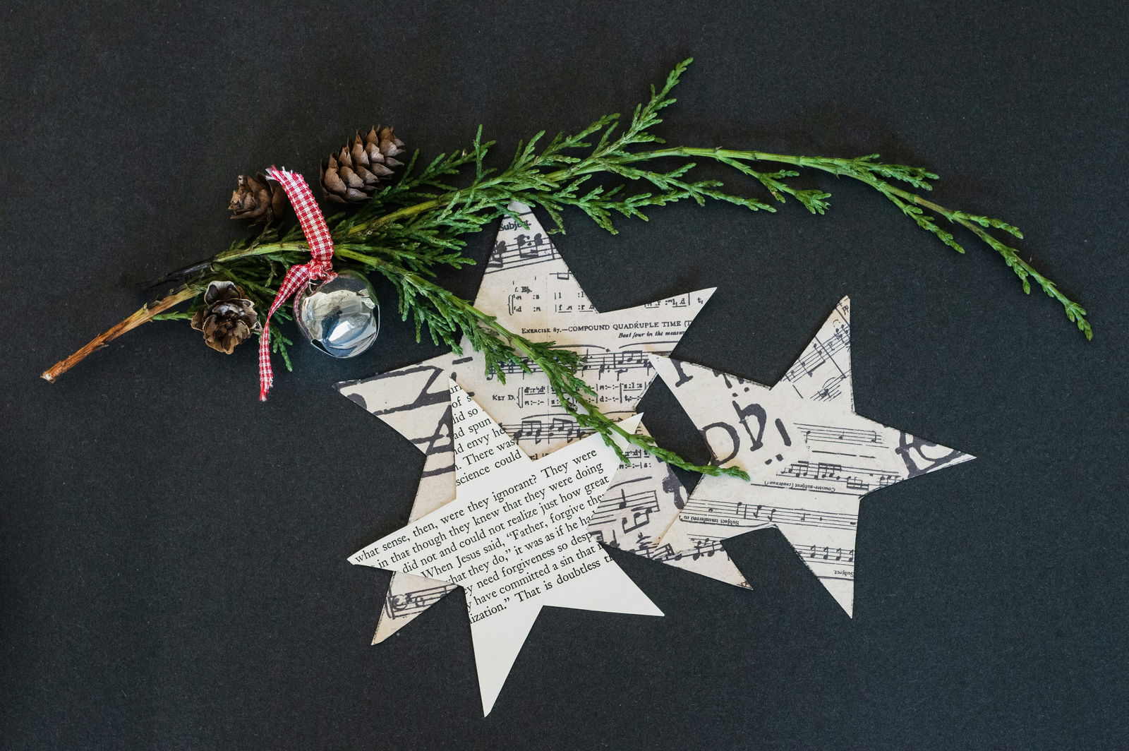 weihnachtsschmuck papier-tj6Q0yRrNBQ-unsplash