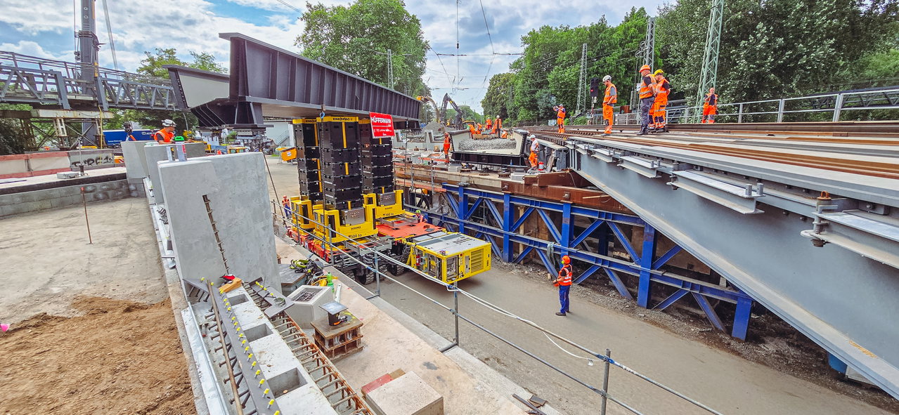Cometto SPMT - Bridge action right in the heart of Hamburg (5)