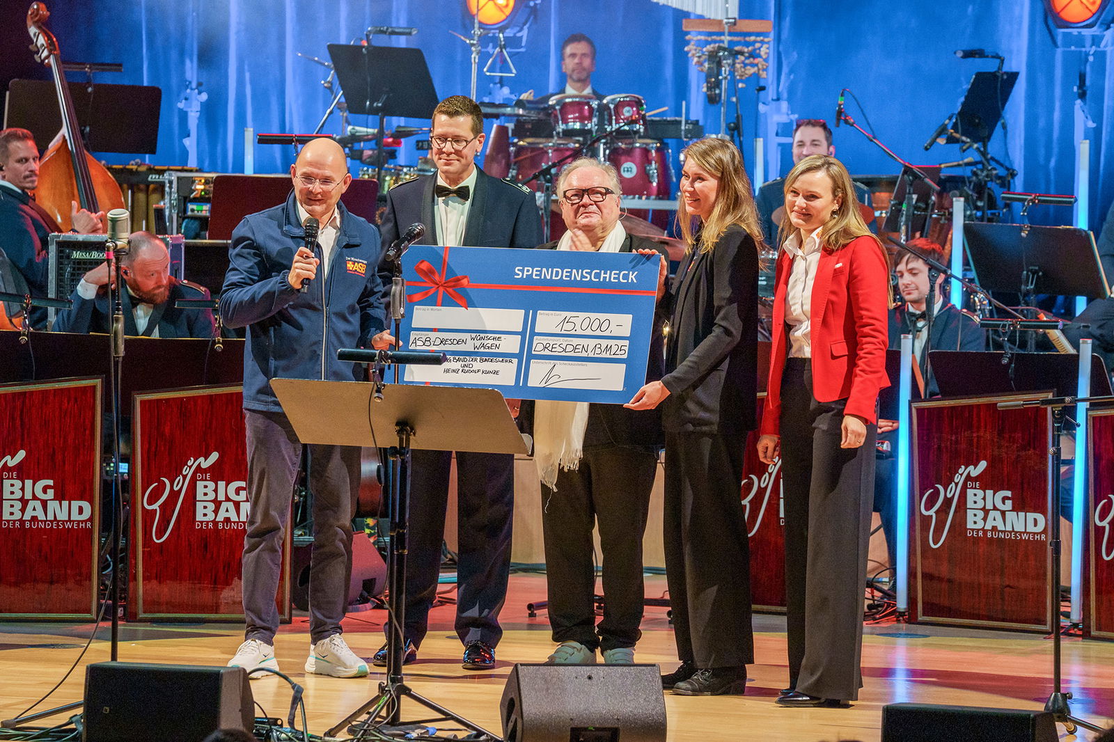 Bundesseiten KURZ UND GUT_1-2026 Spendenübergabe Kulturpalast Dresden_(c) Oliver Diecke