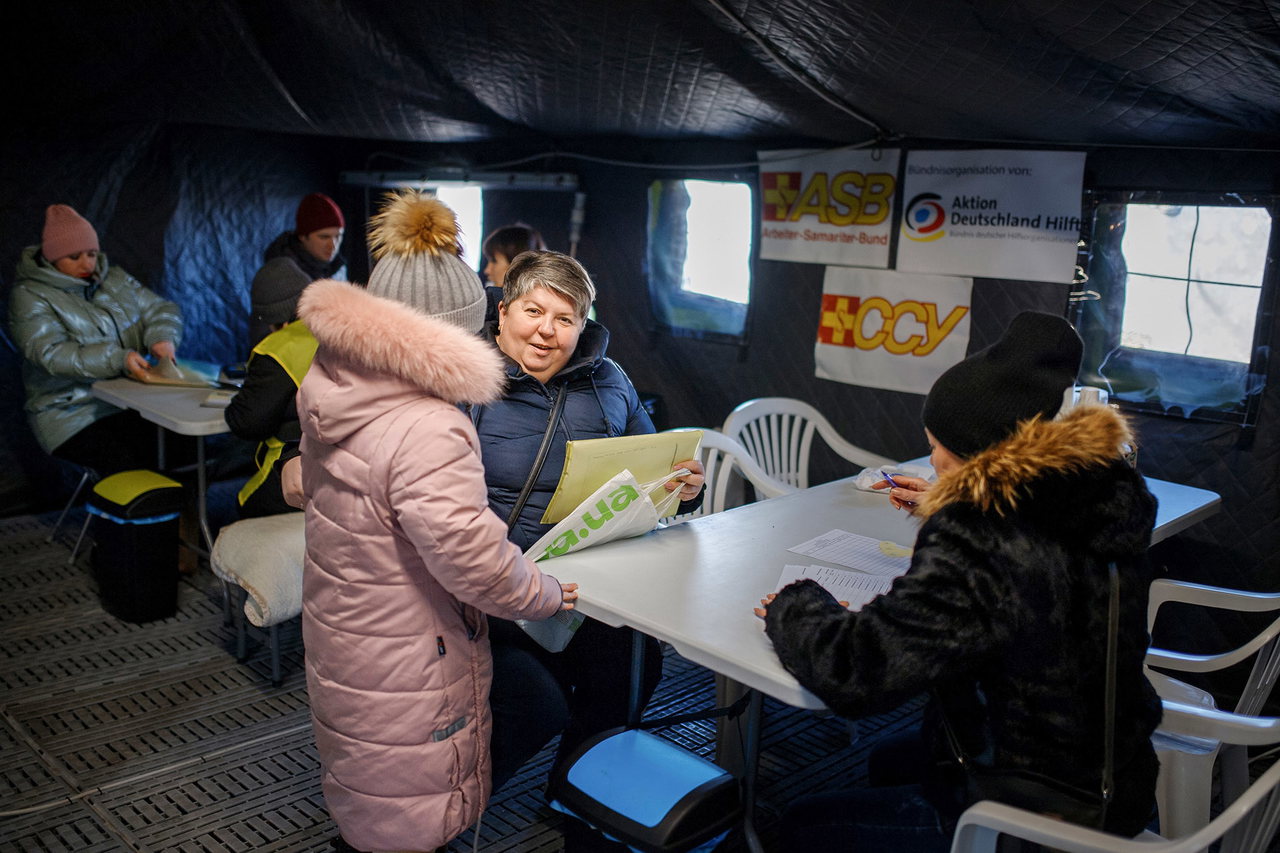 In den Wärmezelten von Kyiv leisten ASB und Aktion Deutschland Hilft gemeinsam Winterhilfe für die ukrainische Bevölkerung.