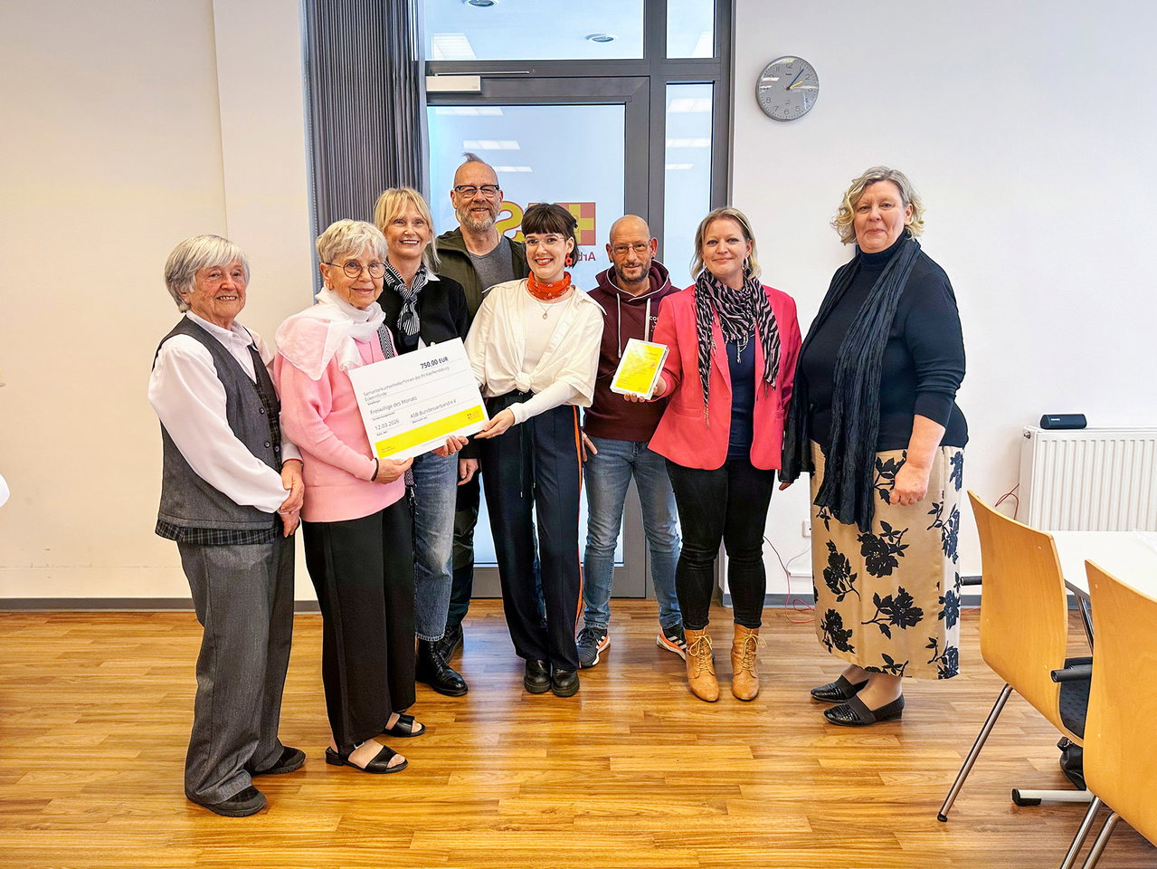 Die Samariterküche wurde im März 2026 von Edith Wallmeier (1. v. r.), Geschäftsführerin Einsatzdienste und Bildung beim ASB-Bundesverband, als Freiwillige des Monats  ausgezeichnet.