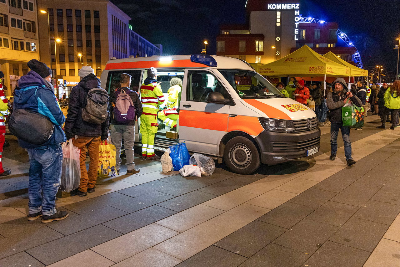 Auch diesmal wurde die medizinische Hilfe des ASB Köln gern angenommen. 