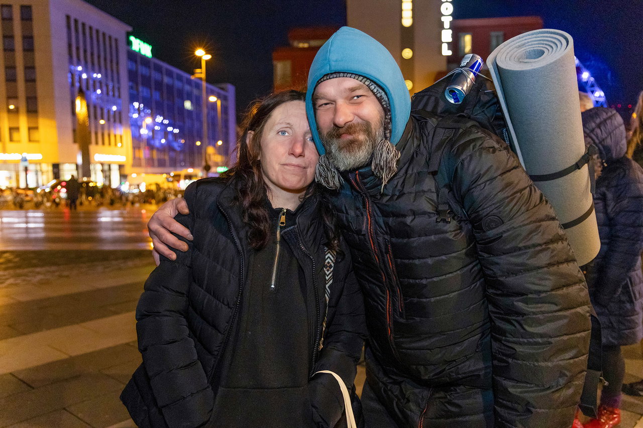 Doris und Piotr leben beide auf der Straße, die Hilfsgüter waren für sie eine willkommene Unterstützung.