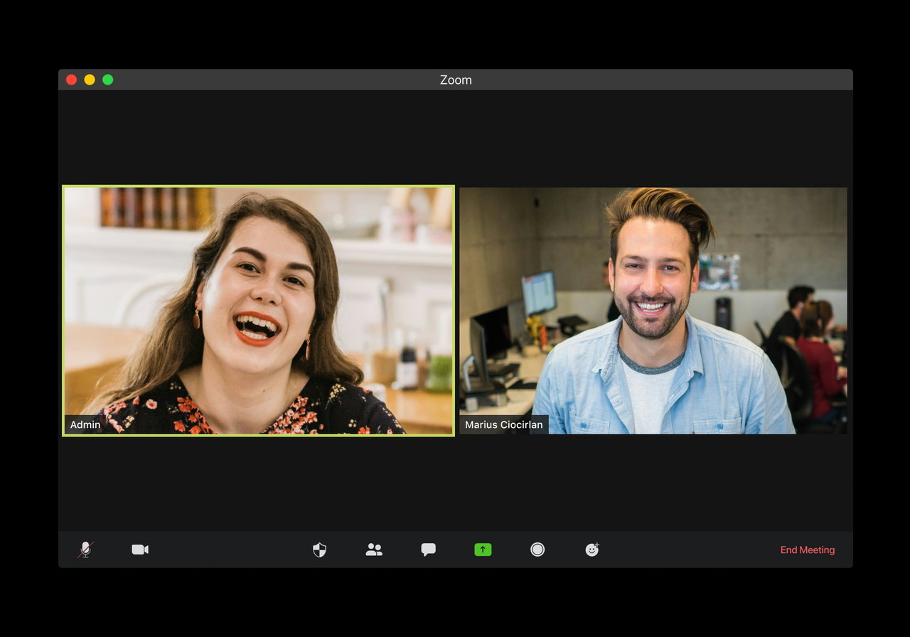 videocall-ufK-deiLqY8-unsplash