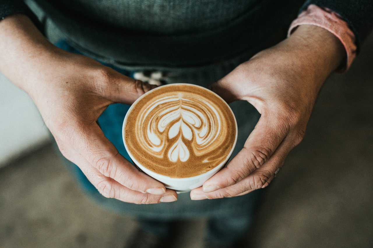cafe-r-KfktlyBL0-unsplash