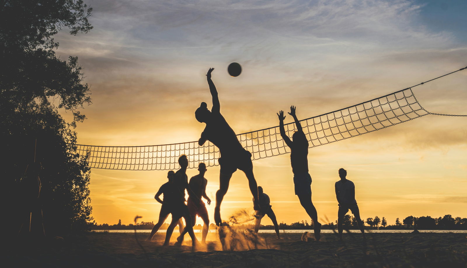 beach volleyball-0NaQQsLWLkA-unsplash