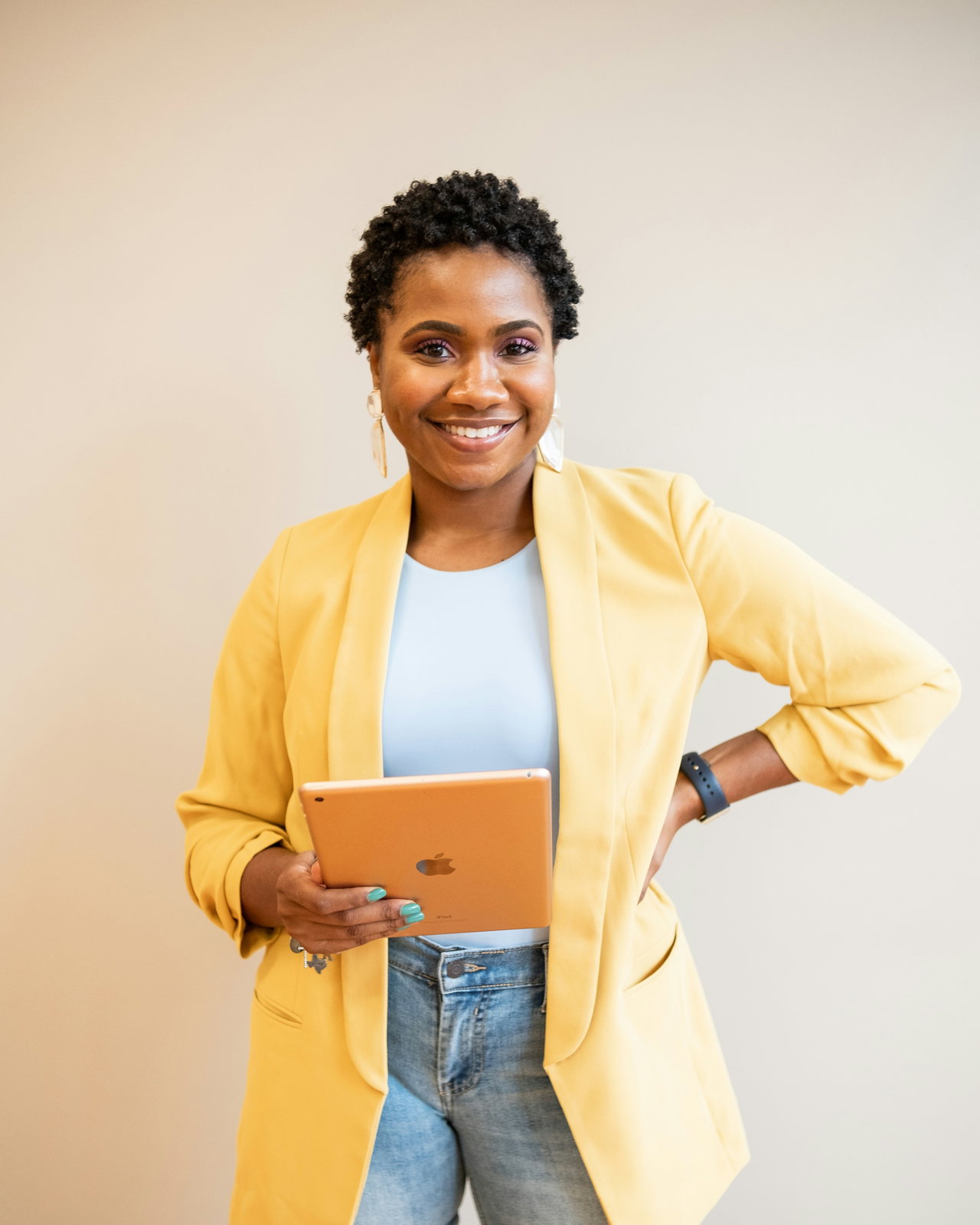 portrait office-PK_t0Lrh7MM-unsplash