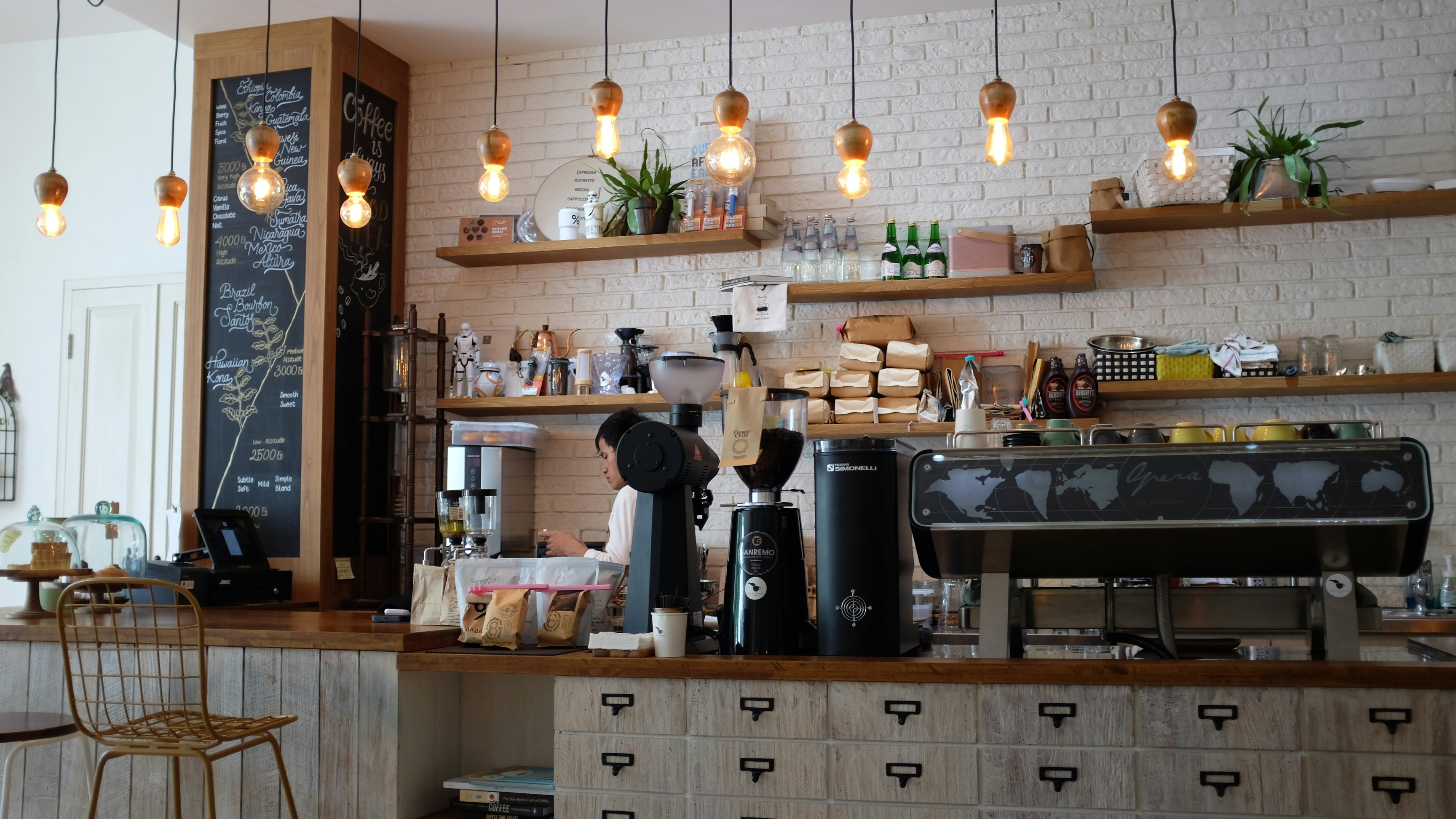 cafe-Kwdp-0pok-I-unsplash