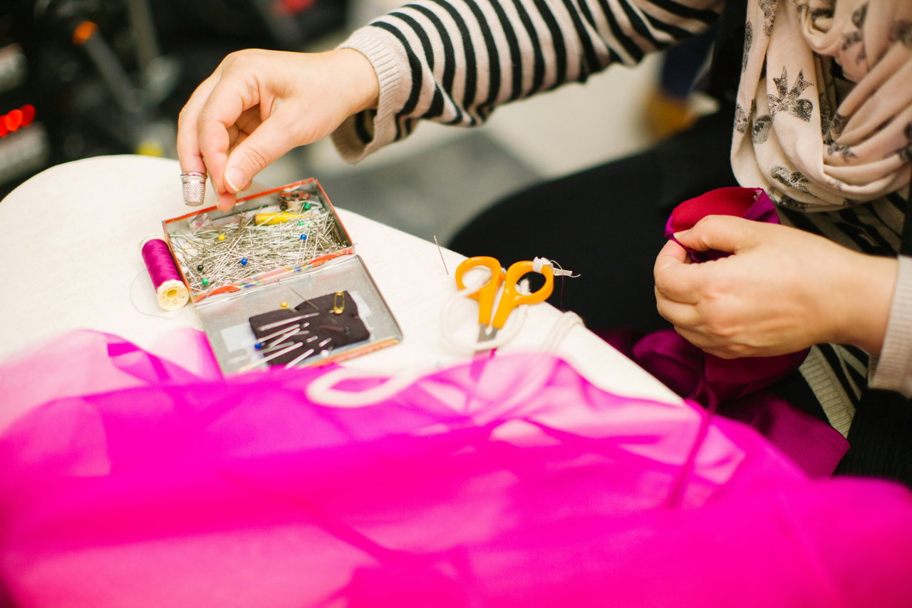 upholstery sewing workshop fabric hands-ZgMMjAR9b20-unsplash