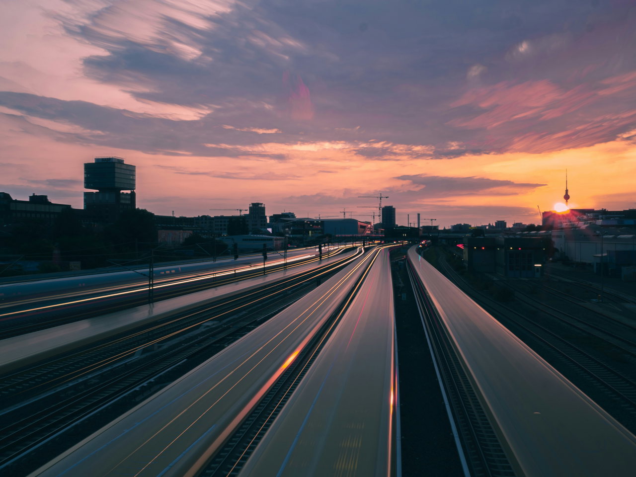 berlin sunrise s-bahn tracks-1atmNZBDrqg-unsplash