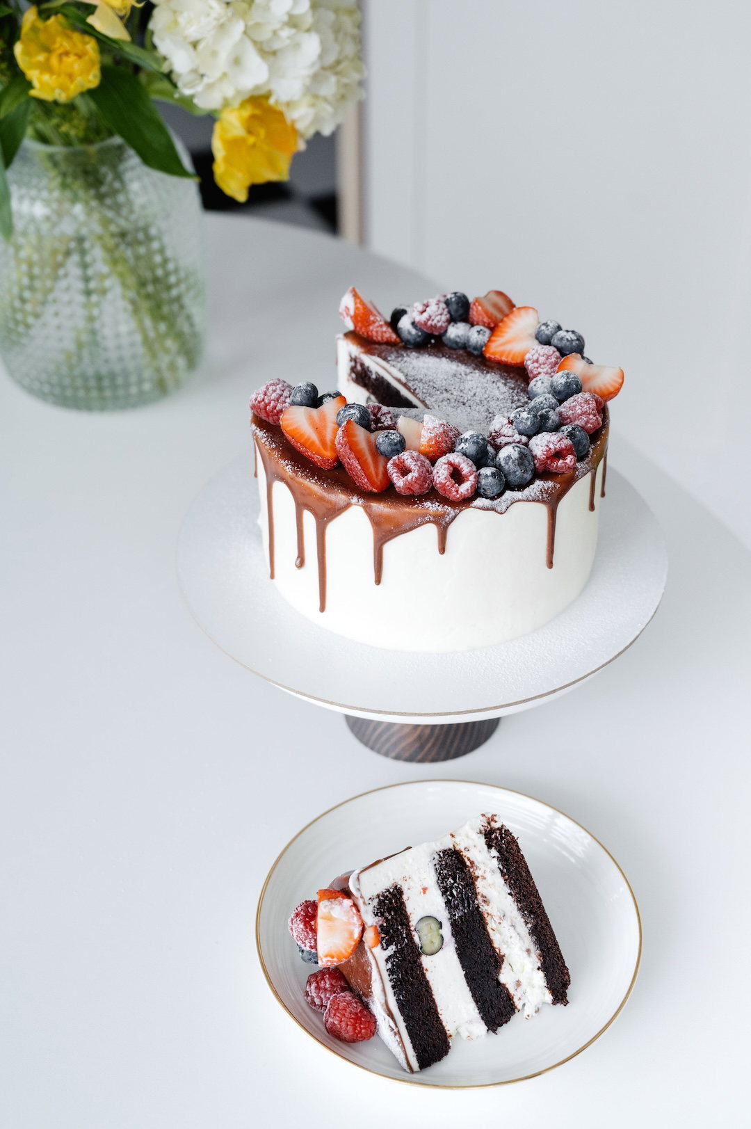 Beerentorte mit Schokoladenfüllung