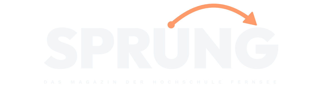 Logo SPRUNG in heller Schrift mit orangefarbenem Sprungbogen vom U zum G, darunter: Das Magazin der Hochschule Fernsee