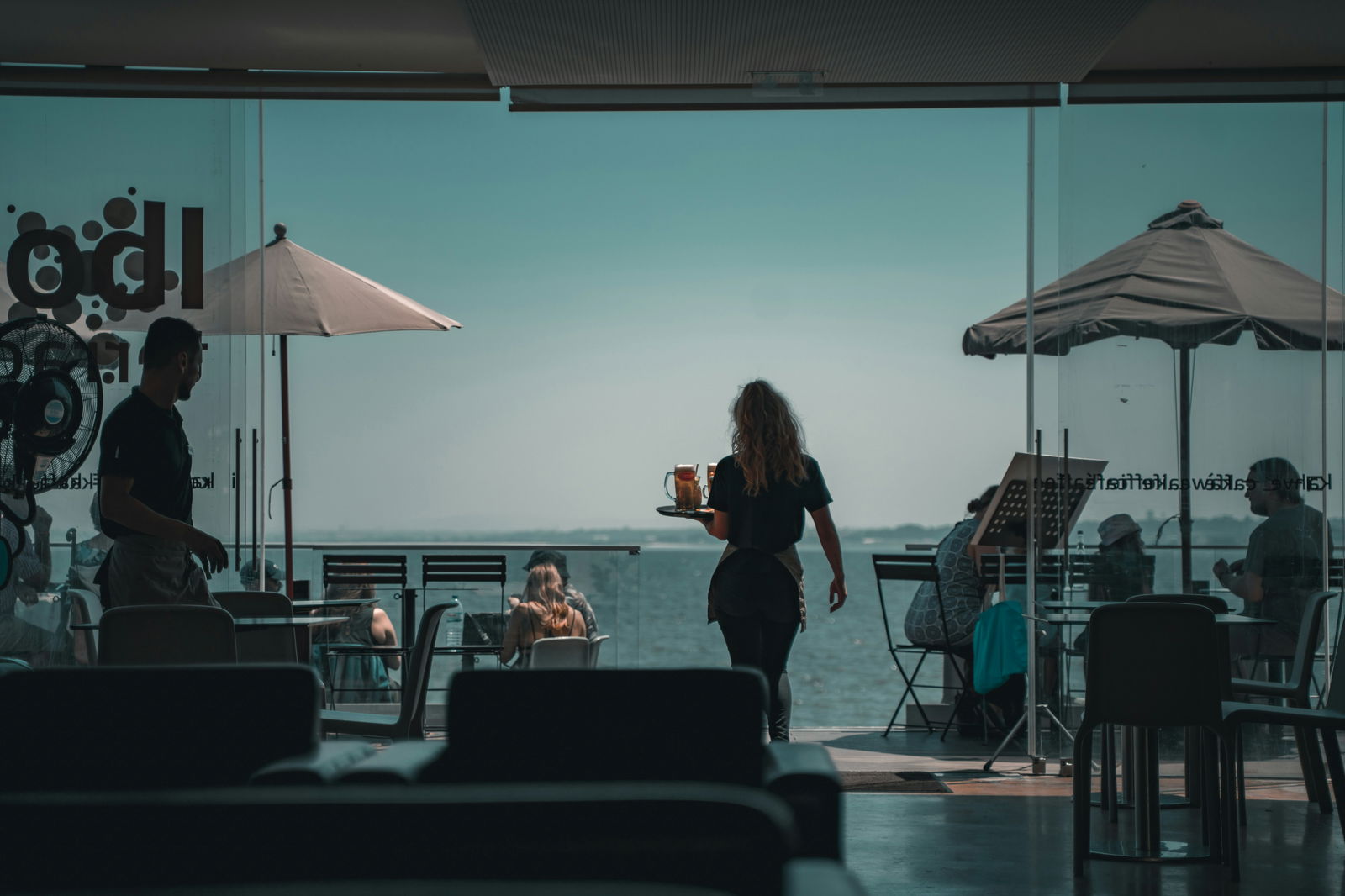 cocktail beach-ZVGwK35nuyc-unsplash