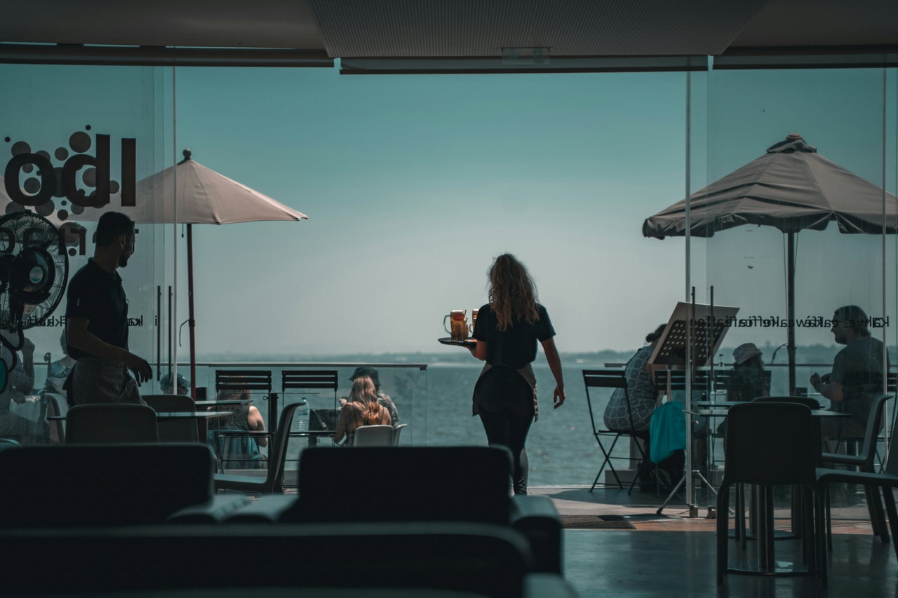 cocktail beach-ZVGwK35nuyc-unsplash
