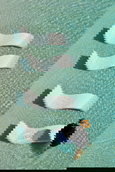 pool toys-Qou87ZmUq9I-unsplash