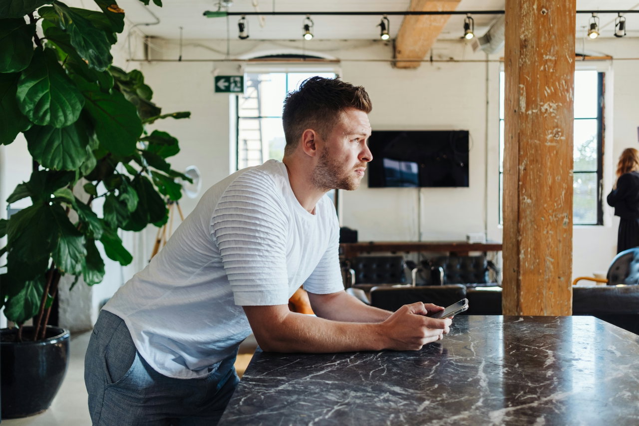 portrait office-ZQ_a4ucTnww-unsplash