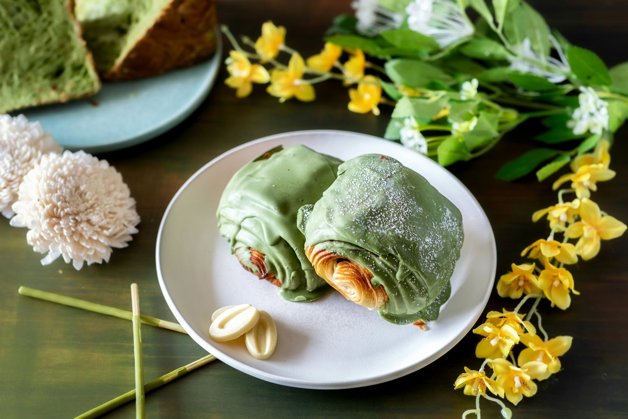 Croissants mit Matcha Glasur