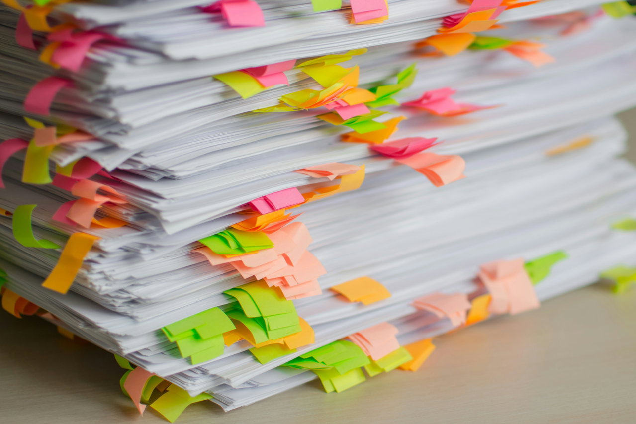 Jede neue Version bedeutet beim PDF eine neue Datei – digital genügt eine Korrektur.