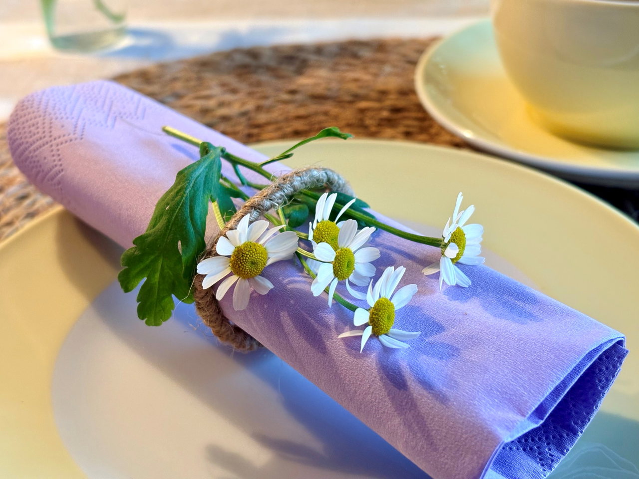 Kamillenblümchen-dekorieren-Serviette