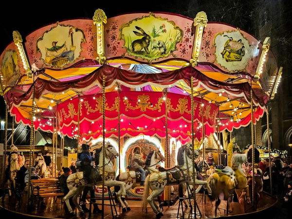 Weihnachtliches-Kinderkarussell-c-Katja-Klassen