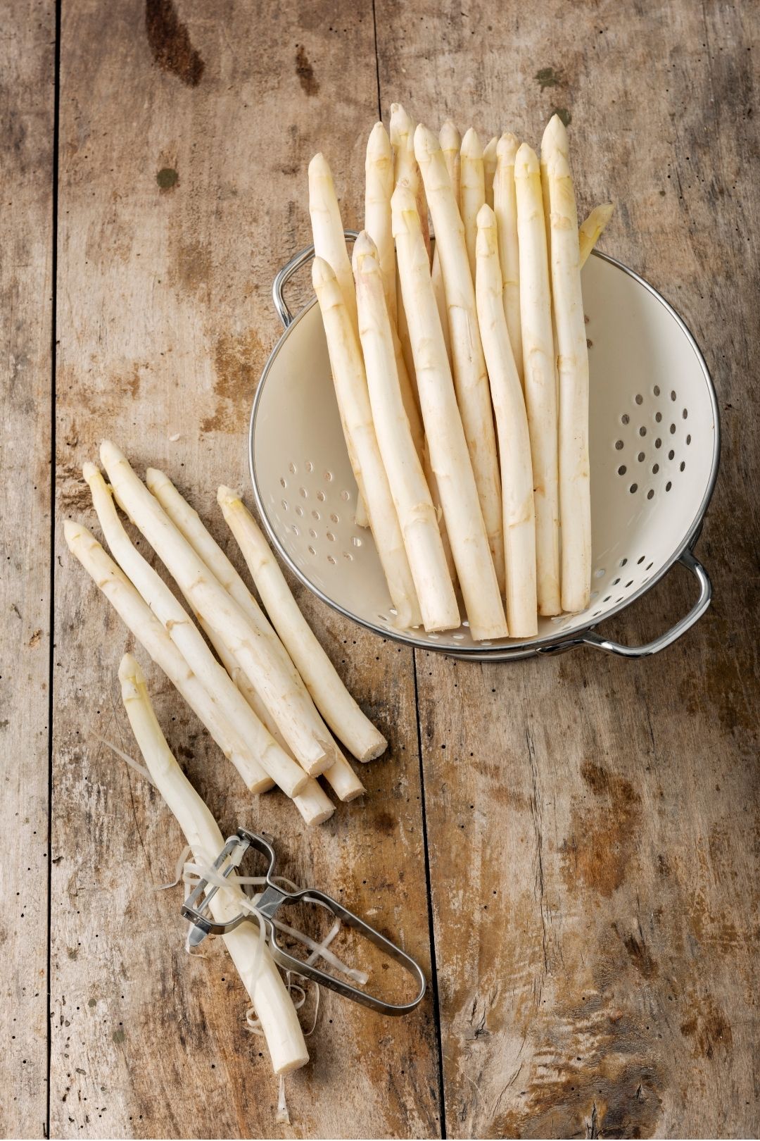 Weißer-Spargel-im-Sieb
