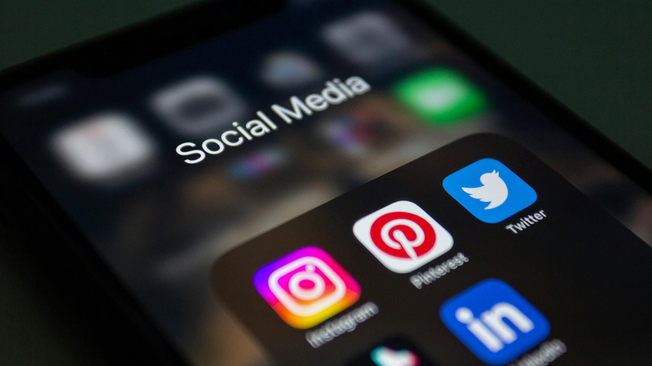 Bewerbung-über-Social-Media-Kontakte