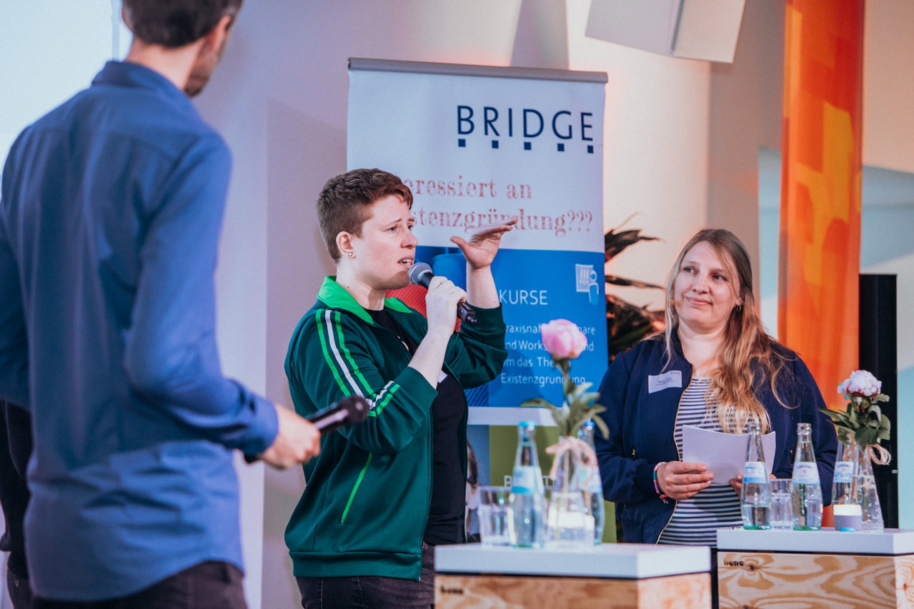 19. BRIDGE StartUp-Lounge_4