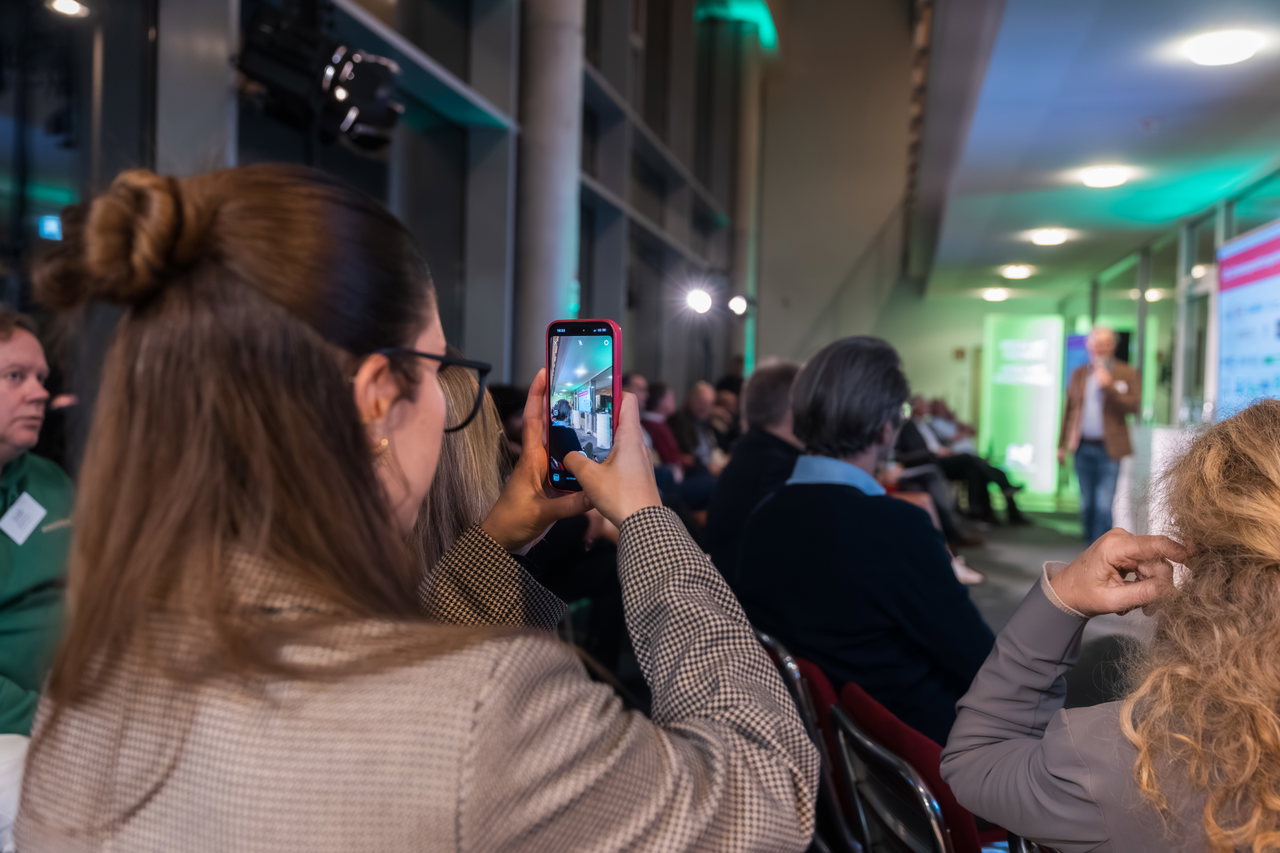 Lara-Borghol-engagiert-sich-besonders-im-Social-Media-Management