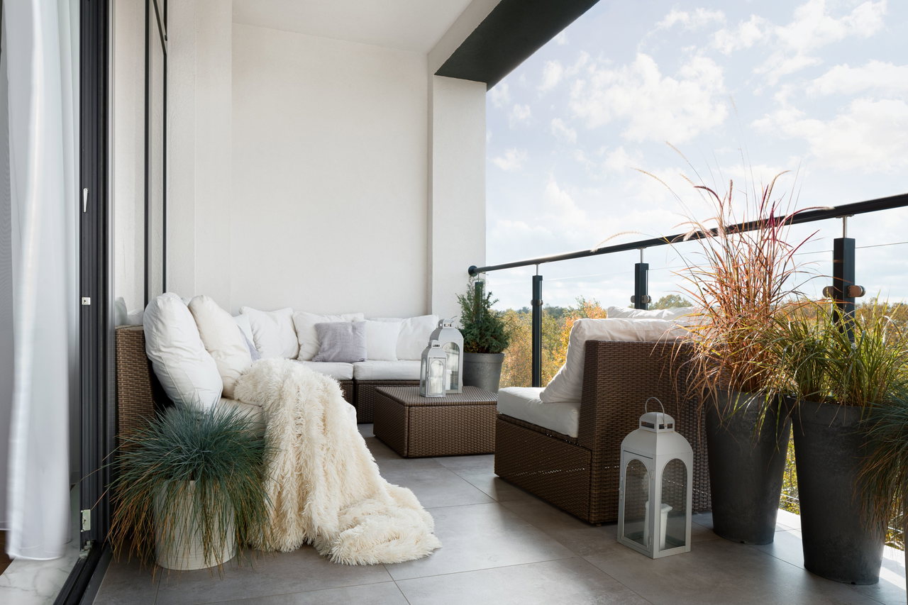 balkon-sofa-modern-c-Canva