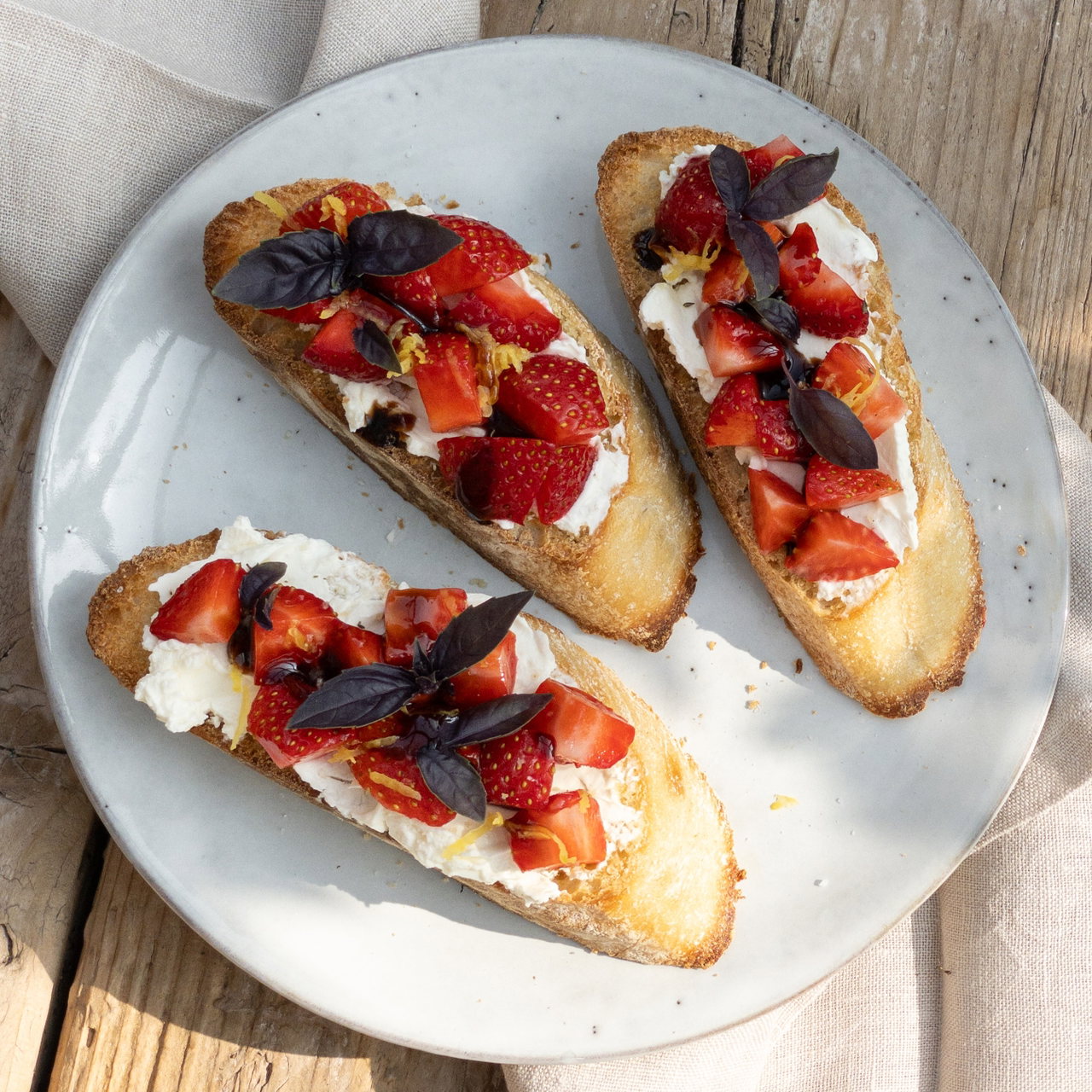 Rezept-Bruschetta-mit-Erdbeeren_quadrat