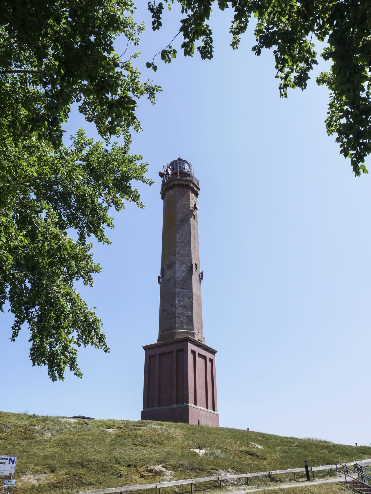 Norderney-leuchtturm-himmel